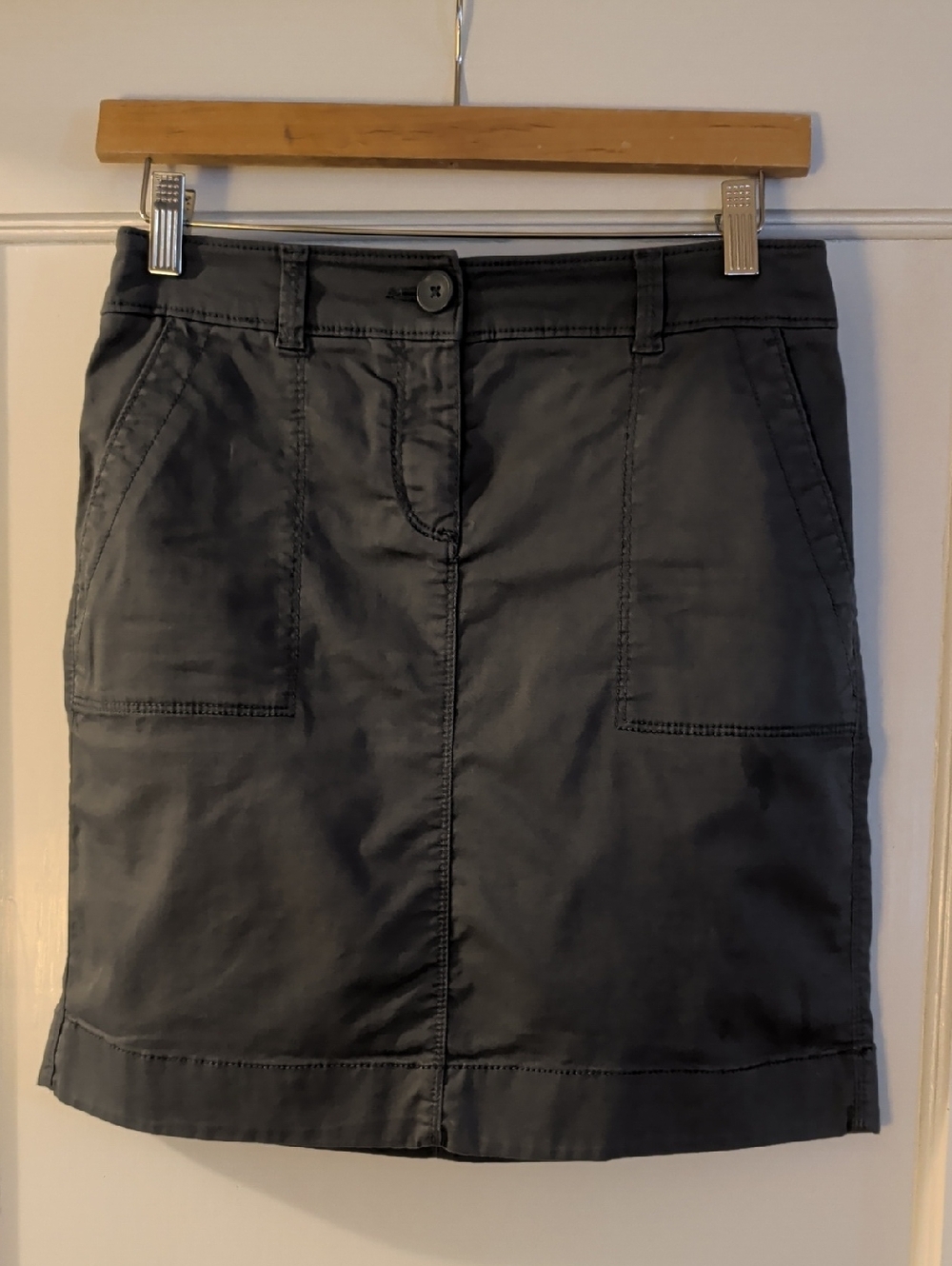 The LOFT Charcoal Gray Pencil Skirt with Front Patch Pockets, Sz 0
